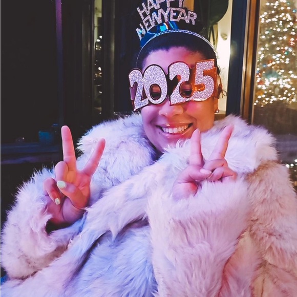 Meet your Posher, Simone - Picture 7 of 7